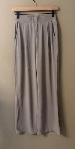 Halara Women Light Grey Wide Leg‎ Palazzo Pants Elastic Waist Pockets Size XS thumbnail 1