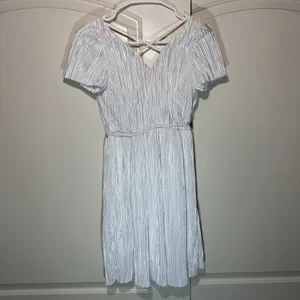 Jolie Vie Metallic Faux Wrap Surplice Mini Dress Pleated V Neck Womens‎ XS White thumbnail 4