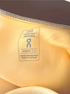 ON Focus Tech Sweatpants Nectar Size XL NEW Yellow thumbnail 8