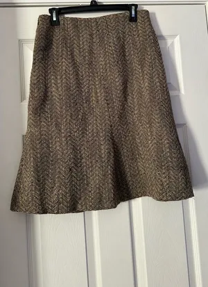 Oscar de la Renta Tweed Jacket & Skirt Set are a size 6. thumbnail 6