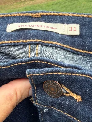 Levi’s Dark Indigo Shaping Skinny size 31 Inseam 32 NWOT thumbnail 4