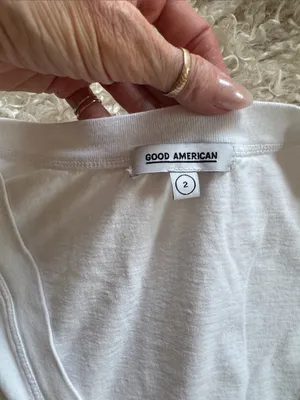 NWOT Good American classic White V-Neck Short Sleeve Tee in sz 2 thumbnail 4