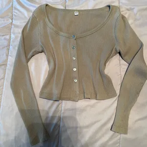Uniqlo Olive Green Button Up Cardigan thumbnail 1