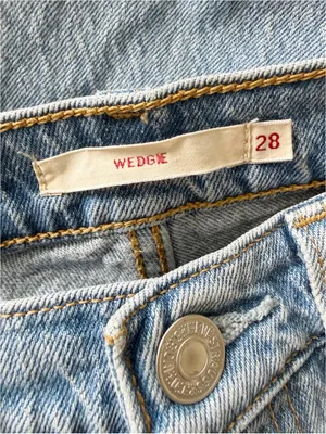 Levi's Premium Wedgie Icon Fit Jeans in Tango Light Wash Size 28 thumbnail 9