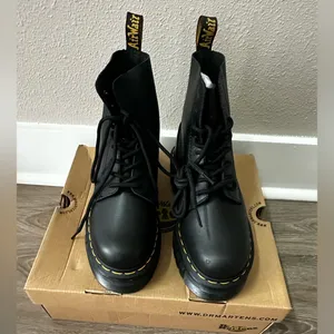 Dr. Martens‎ Audrick 8 Eye Nappa Leather Lace Up Boots 6 NWT thumbnail 5