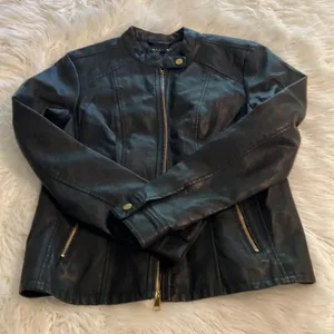 Baccini Faux Leather Black Women's Jacket size S excellent condition length 23” thumbnail 10