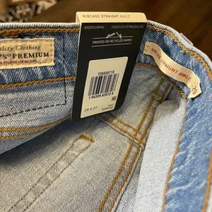 Levi’s Ribcage Straight Ankle Jeans thumbnail 10