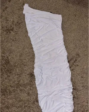 Fitted white formal dress thumbnail 3