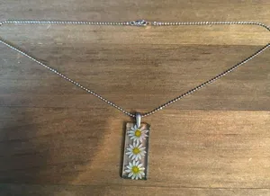 Vintage lucite painted daisies pendant necklace thumbnail 2
