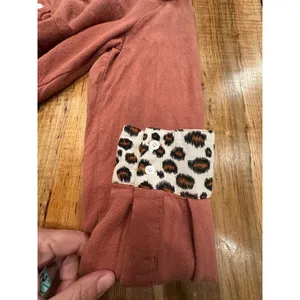 Umgee Boho Linen Blend Tunic Top Leopard Print Roll Tab Sleeve Rust S Raw Hem thumbnail 12