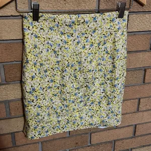 Bardot x REVOLVE Floral Mini Skirt in Summer Floral Yellow Zip Up Size US 4 thumbnail 3
