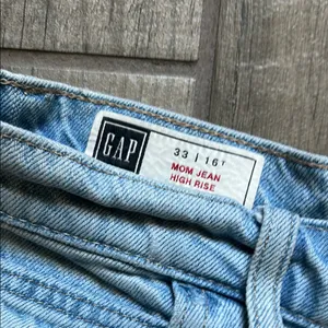 GAP Classic Blue High-Rise Mom Jeans thumbnail 2