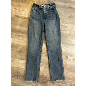 Abercrombie & Fitch Ultra High Rise 90s Straight Jean in size 26/2 thumbnail 5