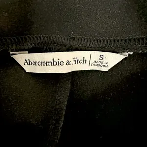 Abercrombie Split-Hem Vegan Leather Slim Flare Pants thumbnail 12