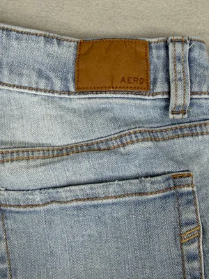 AERO Aeropostale Low Rise Midi Distressed Denim Shorts Light Wash Y2K Size 2 thumbnail 3