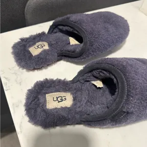 UGG Cozy Gray Fuzzy Slippers thumbnail 9