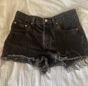 Levi’s 501 shorts black size 26 thumbnail 1