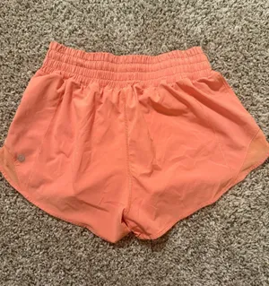 Lululemon Hotty Hot Shorts 2.5" High-Rise thumbnail 2