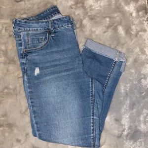 Distressed Blue Denim Jeans – Classic Streetwear Style with Branding Patch thumbnail 7