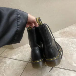 Dr. Martens 1460 W Black‎ Smooth Leather 8-Eye Lace Up Combat Boots Womens 7 thumbnail 4
