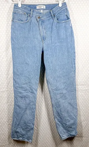 Abercrombie & Fitch Light Wash Curve‎ Love The 90s Straight High Rise Jeans thumbnail 1