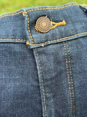 Levi’s Dark Indigo Shaping Skinny size 31 Inseam 32 NWOT thumbnail 2