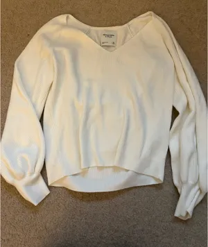 Abercrombie White Sweater thumbnail 1