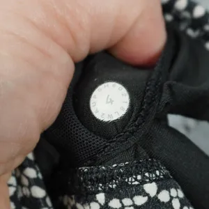 Lululemon‎ Size 4 Flow Y Bra Black White Geometric Dot Racerback Yoga Sports Bra thumbnail 3