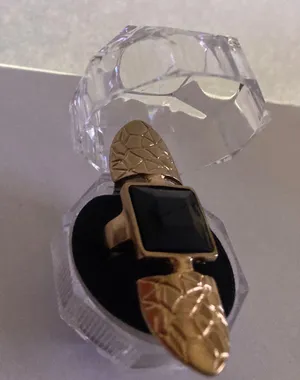 Woman Beautiful ring size 7.5 Gold thumbnail 3