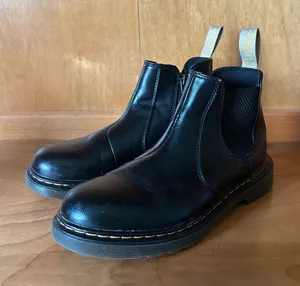 Dr. Martens 2976 Chelsea Boots Black Leather Size 5 thumbnail 1