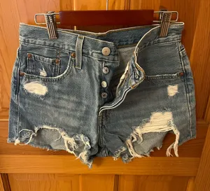 Levi’s 501 High-Rise Shorts thumbnail 1