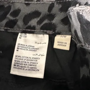 Style & Co SZ 22W Curvy Skinny Jeans Leopard Print Mid-Rise Stretch Gray Black thumbnail 9