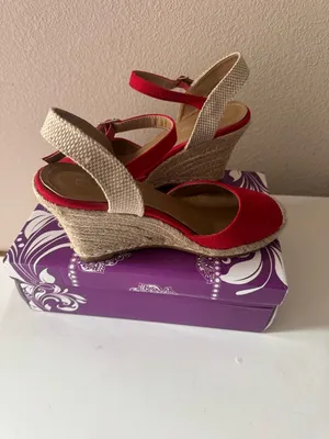 Red and beige platform shoes Size 7 thumbnail 3