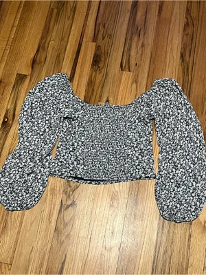 Abercrombie & Fitch Women’s Black & White Floral Long Sleeve Crop Top Size S | 1 thumbnail 3