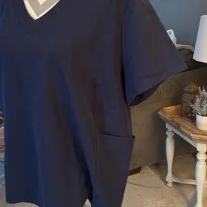 FIGS Katsina oversized fit scrub top thumbnail 3