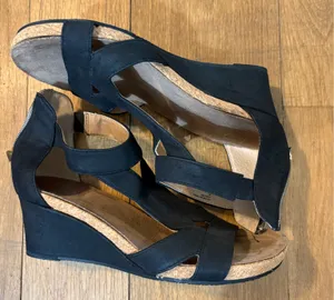 Adrienne Vittadini Black Wedge Sandals 6.5 thumbnail 2