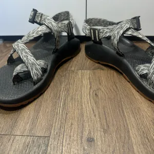 Chaco Z/2 Classic Sandals Women 8 Black White Strappy Toe Loop Adjustable Hiking thumbnail 6