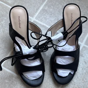 Elegant Black Strappy Heels Size 7.5 thumbnail 4