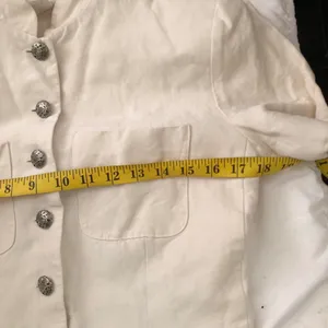 70s Cream-white cottagecore vintage fitted button-up down blazer blouse top w/ removable shoulder pads Size 6/S fits true to size Measurements in pics thumbnail 3