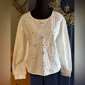 Maurices White Eyelet 100% Cotton Blouse size Small NWT thumbnail 2