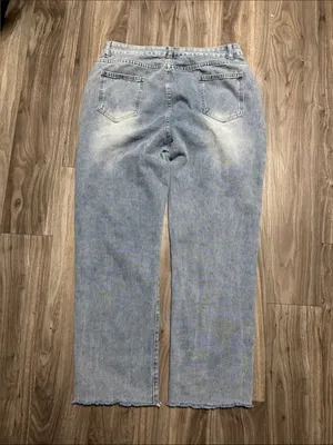 Women’s Straight-Leg Embroidered Light Blue Jeans thumbnail 8