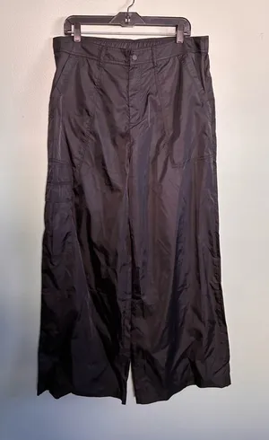 Fabletics Women's Extra Wide Leg Black Pants Cargo Shine Yoga Sz XL thumbnail 1