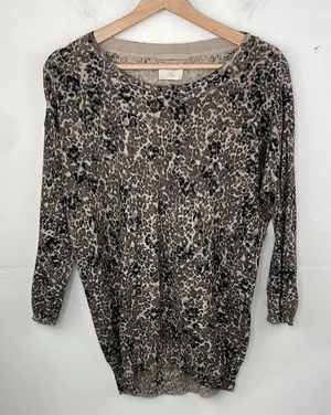 Aritzia Wilfred Balzac Leopard print light sweater size Medium thumbnail 1