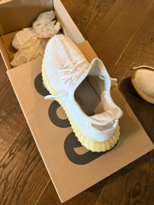 Yeezy Boost 350 V2 Cream White thumbnail 9
