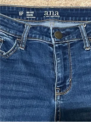 a.n.a. Mid Rise Jeggings Women’s 6P Petite Dark Wash‎ Distressed Raw Hem Stretch thumbnail 3