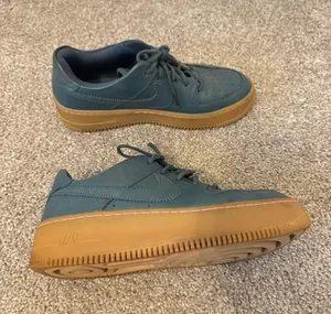 Wmns Air Force 1 Sage Low LX 'Deep Jungle Size 9.5 thumbnail 3