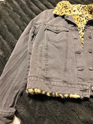 Forever 21 Gray Denim Jacket with Yellow Leopard Faux Fur Lining thumbnail 6
