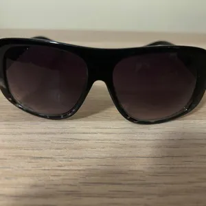 Stylish Black Sunglasses thumbnail 3