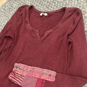 We‎ the Free Maroon Printed LS V-Neck Size Medium thumbnail 5