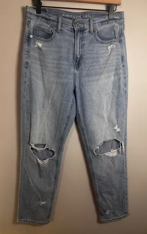 American Eagle Mom Jean Light Wash Distressed High Rise Ripped Denim Blue Sz 4S‎ thumbnail 1